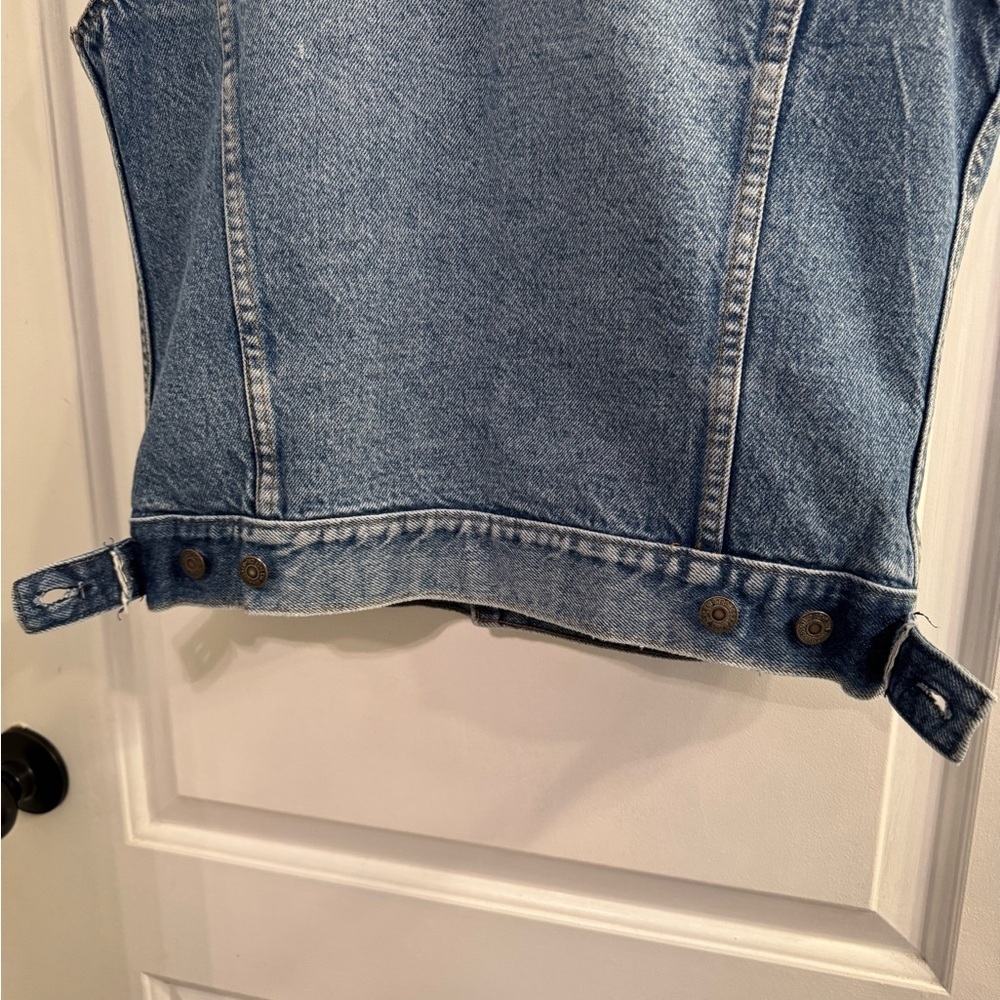 Vintage Levi’s Denim Vest Medium Light Wash Youth 20 Made in USA - Picture 6 of 7